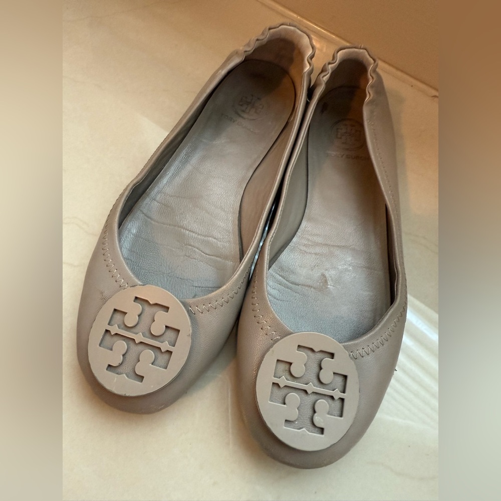 Tory Burch Gray Leather Flats with Medallion Logo